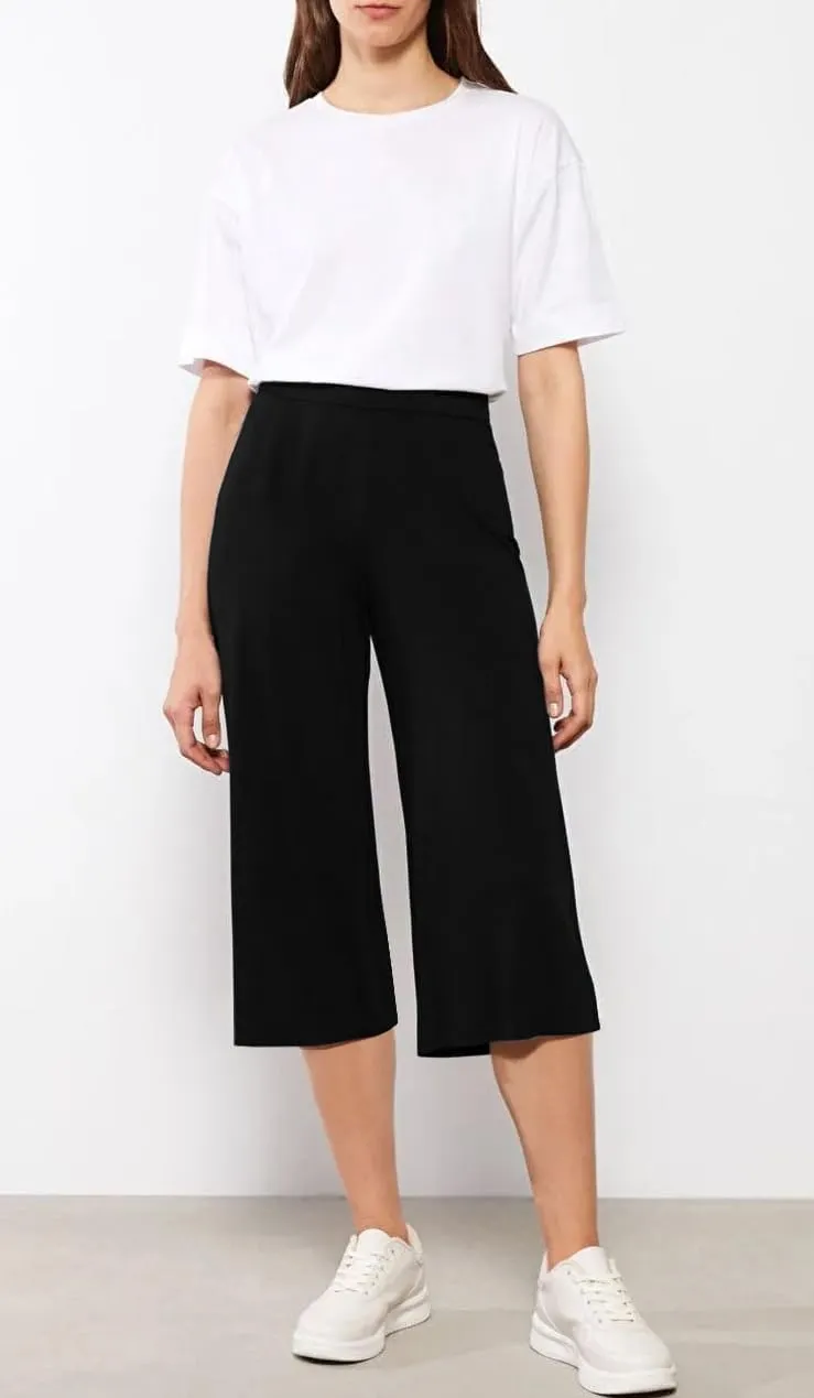 3 Pack Women's Capri Sweatpants, Cozy Wide Legs Cropped Capri with Pockets, Lounge Jogger Pants Workout Yoga Capris