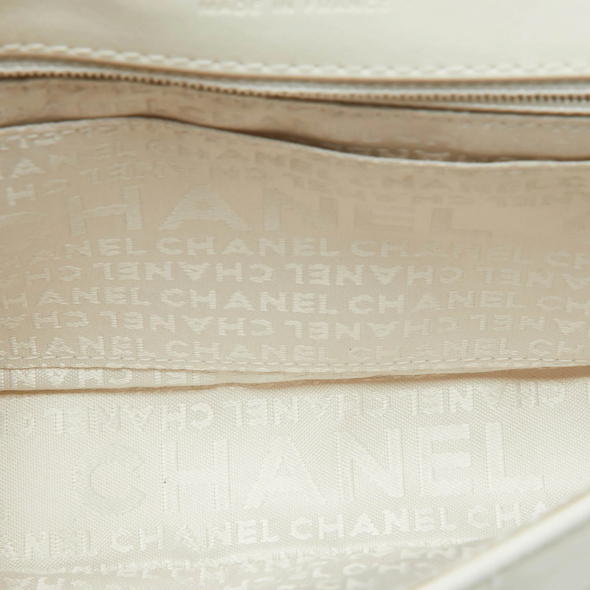 CHANEL White Square Quilted Leather Multi Chain Classic New Bag