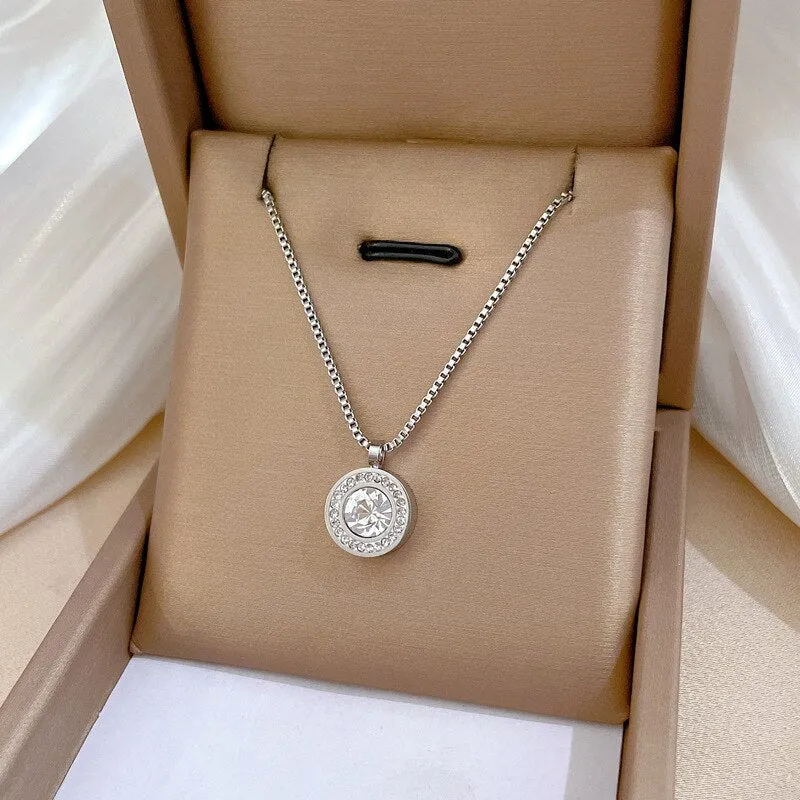 Fashion Round Shaped Pendant Necklaces for Women