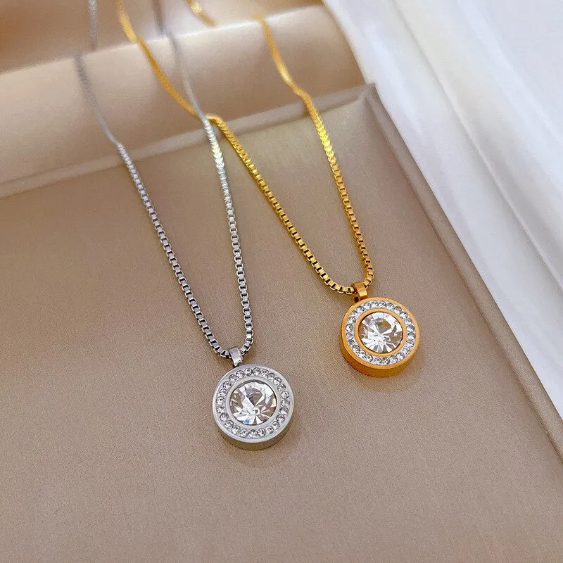 Fashion Round Shaped Pendant Necklaces for Women