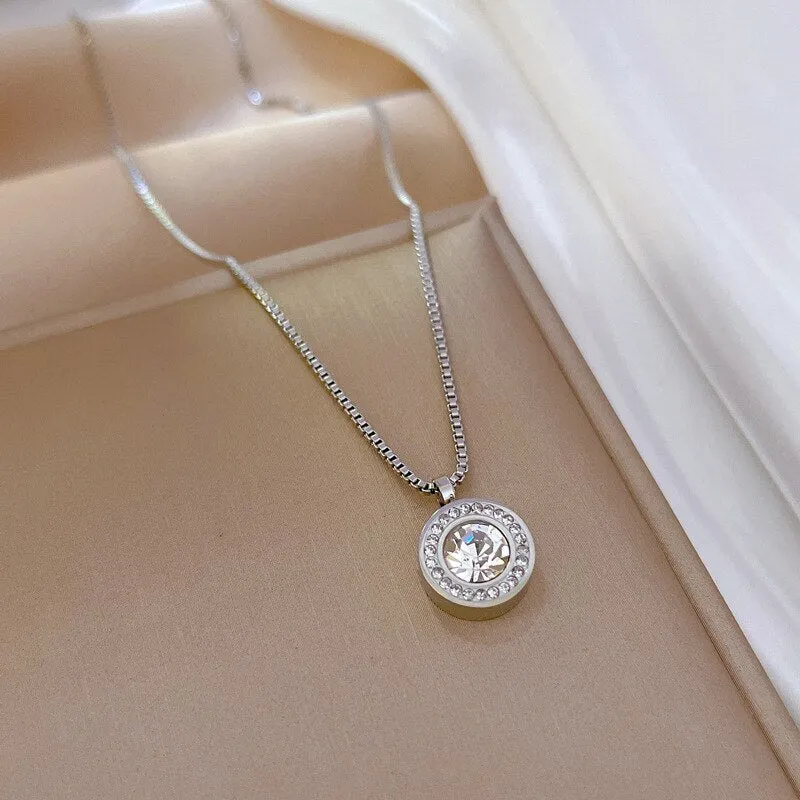 Fashion Round Shaped Pendant Necklaces for Women