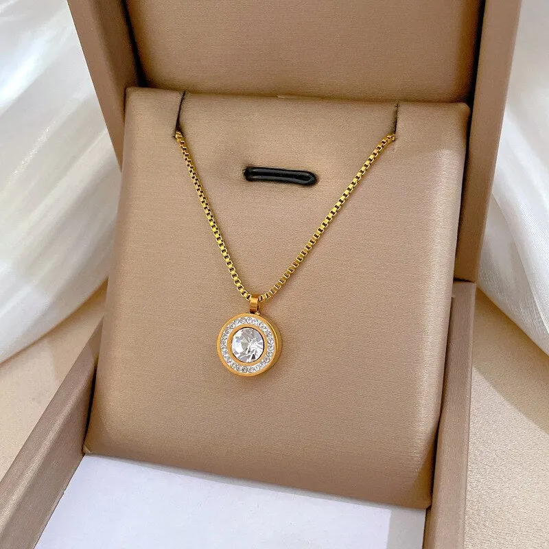 Fashion Round Shaped Pendant Necklaces for Women