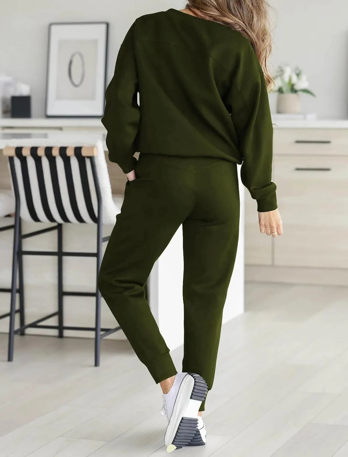 HBQ Sweatsuits For Women Sets 2 Piece Outfits Crewneck Sweatshirts Pullover Tops And Jogger Pants Tracksuits Lounge Set