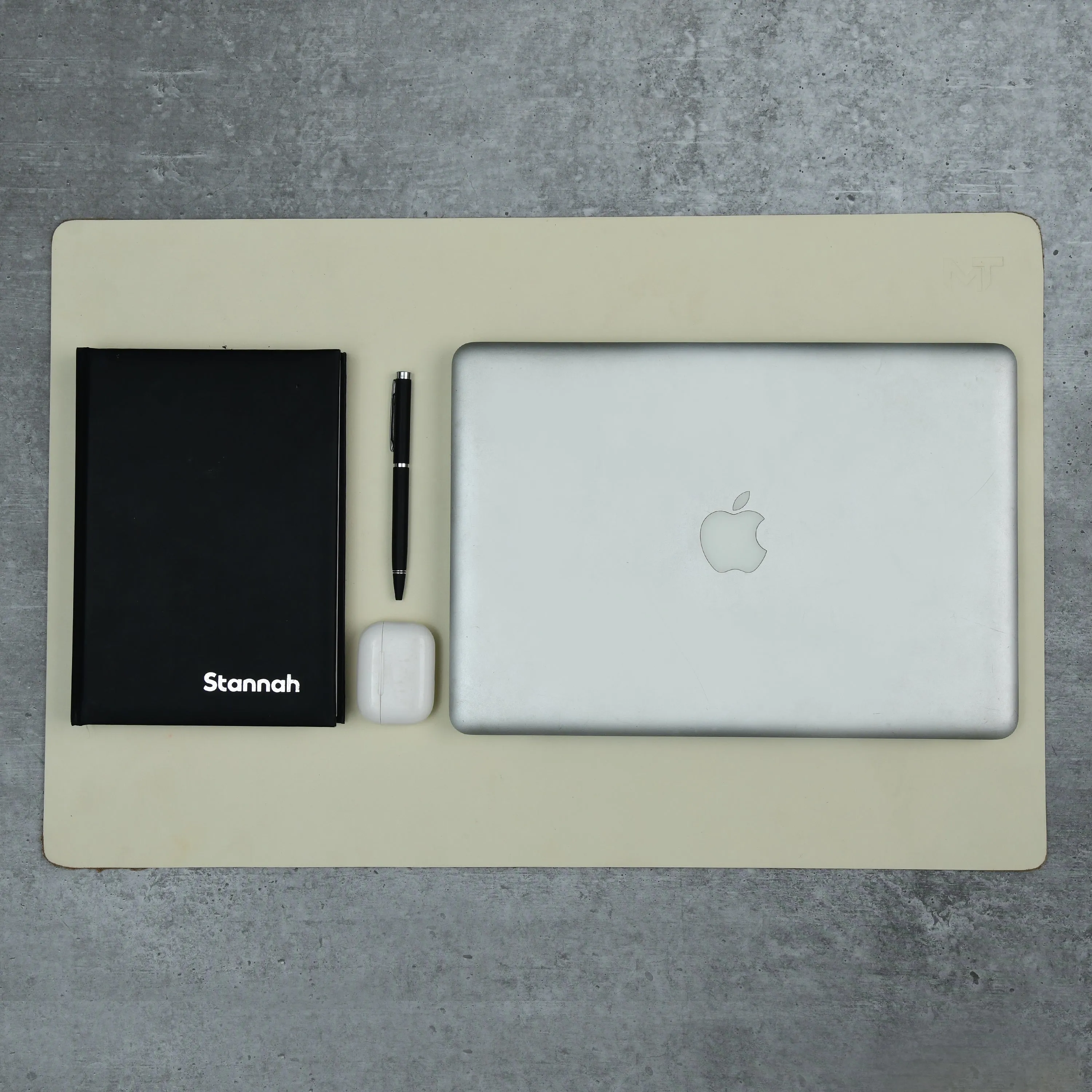 Ivory Elegance Leather Desk Mat   Mouse Pad